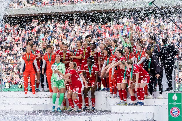 DFB Cup 46 Womens Final, VfL Wolfsburg FC Bayern Munich, 14 05 2026 Winners of the 46 DFB Cup Final FC Bayern Munich Maria Luisa Grohs FC Bayern Munich, 1 and Georgia Stanway FC Bayern Munich, 31 lift the trophy in the air to the cheers of their teammates DFB Cup 46 Womens Final, VfL Wolfsburg FC Bayern Munich, Cologne, RheinEnergieSTADION on 14 05 2026 Copyright: xBEAUTIFULxSPORTS Wunderlx