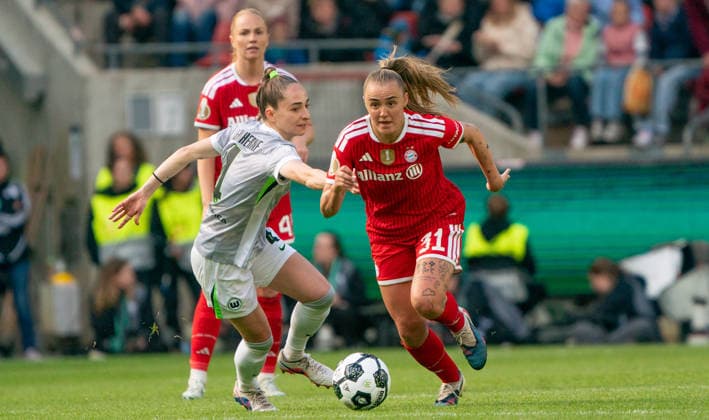 14 5 2026, Football, GER, Women, DFB Cup, Season 2025 2026,Final, FC Bayern Munich VfL Wolfsburg, Georgia Stanway FC Bayern Munich, re against Sophia Kleinherne VfL Wolfsburg, re Cologne RheinenergieSTADION North Rhine-Westphalia Germany