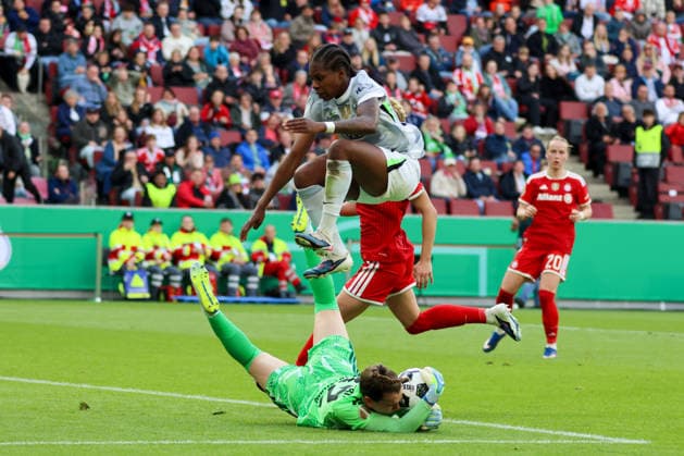 Cologne, Germany 14 May 2026 46 DFB Cup Womens Final 2026 VfL Wolfsburg Women vs FC Bayern Munich Women In the picture from left goalkeeper Ena Mahmutovic FCB holds the ball and Lineth Beerensteyn VfL jumps over her Copyright: HMBxMedia MadeleinexFantini