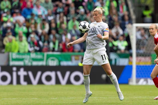 Alexandra POPP WOB 11, mi takes the ball with her upper body, in the jump, single action DFB Pokal der Frauen Finale 2026, VfL Wolfsburg WOB FC Bayern Muenchen M , final score 0 4, am 14 05 2026 in Koeln Germany DFB regulations prohibit any use of photographs as image sequences and or quasi video