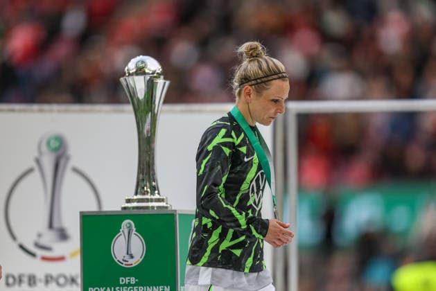 GER, Cologne, Vfl Wolfsburg vs FC Bayern Munich, DFB Pokal Women, Football, DFB, Season 2025 2026, Rhein Energie Stadion, Final in picture Svenja Huth VfL Wolfsburg Women 10 , Sadness and frustration, Emotions after the defeat DFB DFL REGULATIONS PROHIBIT ANY USE OF PHOTOGRAPHS AS IMAGE SEQUENCES AND OR QUASI VIDEO, 14 05 2026 Copyright: HMBxMedia HendrikxHamelau