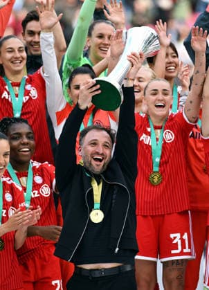 Football, Germany, Women, Season 2025 2026, DFB Cup Final, Rhein Energie Stadion Köln, VfL Wolfsburg FC Bayern München 0 4 Jubel FC Bayern, Head Coach JosŽ Barcala FCB with Cup Jubel, Joy, Action
