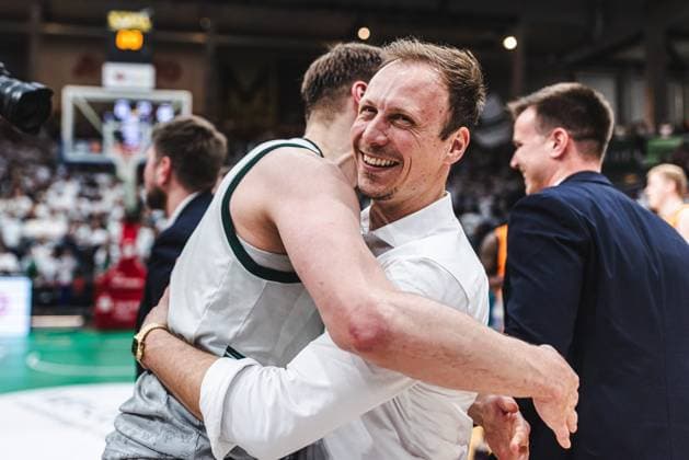 Jacques Schneider Gladiators Trier cheers, Vet Concept Gladiators Trier vs Rostock Seawolves, Basketball, easyCredit BBL, Play Ins, Season 2025 2026, 14 05 2026 Vet Concept Gladiators Trier vs Rostock Seawolves, Basketball, easyCredit BBL, Play Ins, Season 2025 2026, 14 05 2026 Copyright: xEibner-Pressefoto AlexanderxNeisx EP_ANS
