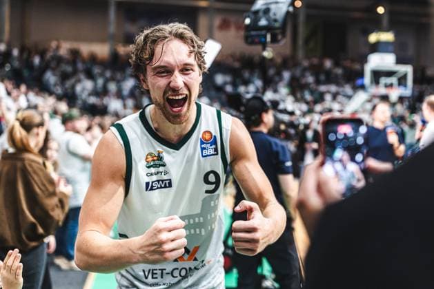 Marco Hollersbacher Gladiators Trier cheers, Vet Concept Gladiators Trier vs Rostock Seawolves, Basketball, easyCredit BBL, Play Ins, Season 2025 2026, 14 05 2026 Vet Concept Gladiators Trier vs Rostock Seawolves, Basketball, easyCredit BBL, Play Ins, Season 2025 2026, 14 05 2026 Copyright: xEibner-Pressefoto AlexanderxNeisx EP_ANS