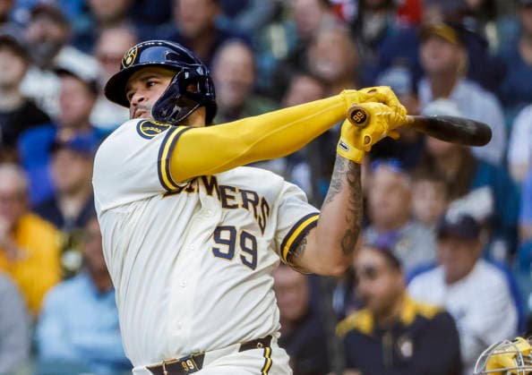 Milwaukee Brewers catcher Gary Sanchez hits an RBI double in the second inning of the MLB, Baseball Herren, USA game between the San Diego Padres and the Milwaukee Brewers at American Family Field in Milwaukee, Wisconsin on Thursday, May 14, 2026.  MIL20260514815 TANNENxMAURY