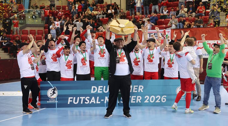 Stuttgart , Futsal Bundesliga Finale Deutsche Meisterschaft Spiel 2 , TSV Weilimdorf vs. HOT 05 Futsal , Jubel Weilimdorf , Betreuer Dieter Bögel *** Stuttgart , Futsal Bundesliga Final German Championship Game 2 , TSV Weilimdorf vs HOT 05 Futsal , Cheers Weilimdorf , Coach Dieter Bögel