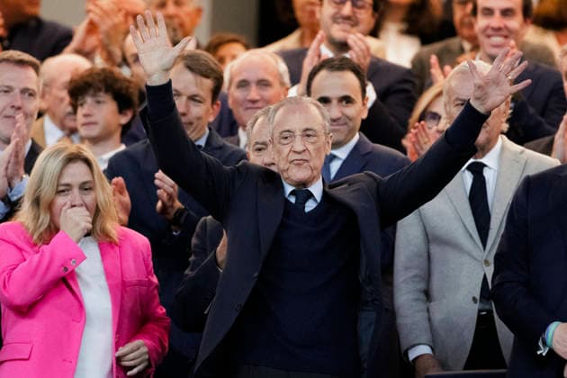 LA LIGA EA Sports - Real Madrid vs Oviedo MADRID, SPAIN - May 14:Real Madrid president Florentino Perez greet fans during the La Liga 2025 26 match between Real Madrid and Oviedo at Santiago Bernabeu Stadium. (Photo by Guillermo Martinez) Madrid Santiago Bernabeu Stadium Spain Copyright: xGuillermoxMartinezx