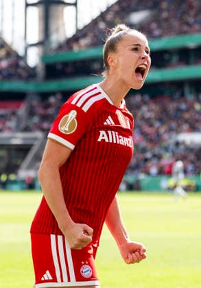 Giulia Gwinn (FC Bayern Muenchen, 7) beim Jubeln. Jubel nach dem Tor zum 0-1, jubelnd, bejubelt, jubelt, jubeln, emotionen, celebrate 46. DFB-Pokal Finale der Frauen: VfL Wolfsburg - FC Bayern München DFL regulations prohibit any use of photographs as image sequences and or quasi-video. *** Giulia Gwinn FC Bayern Muenchen, 7 cheering after the goal to 0 1, cheering, jubilant, celebrate 46 DFB Pokal Final Women VfL Wolfsburg FC Bayern München DFL regulations prohibit any use of photographs as image sequences and or quasi video Copyright: HMBxMedia xMarcoxBader