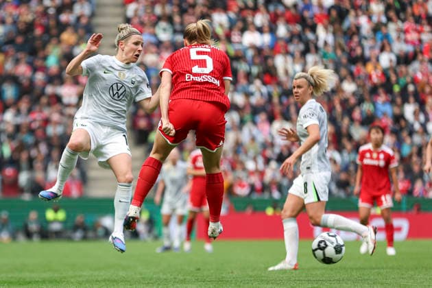 Svenja Huth VfL Wolfsburg and Magdalena Eriksson FC Bayern Munich battle for the ball during the Women s DFB Cup Final 2026 match between VfL Wolfsburg and FC Bayern Munich at RheinEnergieStadion on May 14, 2026 in Cologne, Germany Photo by Oliver Kaelke DeFodi Images Svenja Huth VfL Wolfsburg and Magdalena Eriksson FC Bayern München battle for the ball during the Women s DFB Cup Final 2026 match between VfL Wolfsburg and FC Bayern München at RheinEnergieStadion on May 14, 2026 in Cologne, Germany Photo by Oliver Kaelke DeFodi Images Photo by Oliver Kaelke DeFodi Images