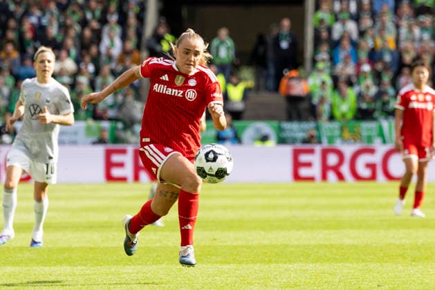 Georgia STANWAY M 31, mi am Ball, Einzelbild, Einzelaktion DFB Pokal der Frauen Finale 2026, VfL Wolfsburg WOB FC Bayern Muenchen M , Endstand 0 4, am 14 05 2026 in Koeln Deutschland DFB regulations prohibit any use of photographs as image sequences and or quasi video Â