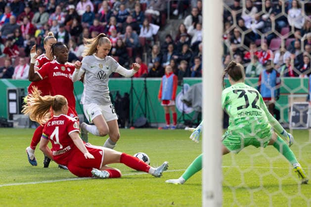 Vivien ENDEMANN WOB 25, mi on the ball in a duel against Glodis Perla VIGGOSDOTTIR M 4, left and Bernadette AMANI M 15, mi , in goal goalkeeper Ena MAHMUTOVIC M 32, right Action DFB Pokal der Frauen Finale 2026, VfL Wolfsburg WOB FC Bayern Muenchen M , final score 0 4, on 14 05 2026 in Koeln Germany DFB regulations prohibit any use of photographs as image sequences and or quasi video Â
