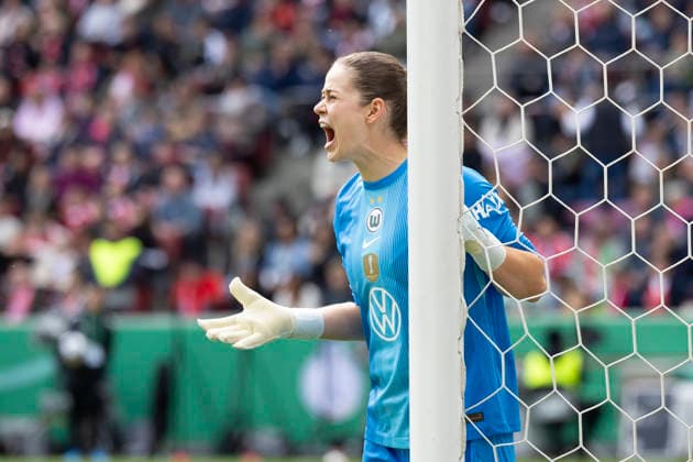 Goalkeeper Stina JOHANNES WOB 1, mi calls instructions, energetic, standing at the post, single image DFB Pokal der Frauen Finale 2026, VfL Wolfsburg WOB FC Bayern Muenchen M , final score 0 4, am 14 05 2026 in Koeln Germany DFB regulations prohibit any use of photographs as image sequences and or quasi video Â