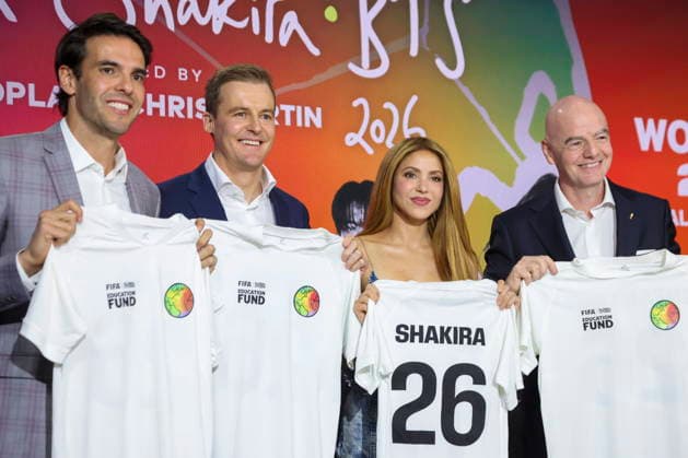 Global Citizen and FIFA announce World Cup Final Halftime Show (L-R) Brazilian former soccer player Kaka, CEO & Founder of Global Citizen Hugh Evans, Colombian artist Shakira and FIFA President Gianni Infantino hold up personalized jerseys during Global Citizen NOW in New York, New York, USA, 14 May 2026. Global Citizen and FIFA announced that the FIFA World Cup, WM, Weltmeisterschaft, Fussball Final Halftime Show on 19 July will feature Madonna, Shakira, and BTS as headliners. NEW YORK NEW YORK United States  Copyright: xSARAHxYENESELx
