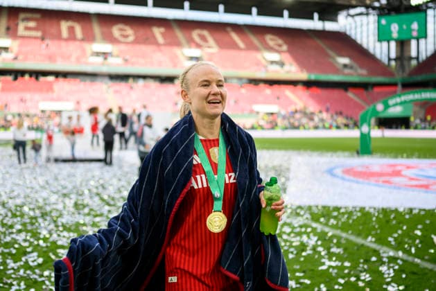 Final cheer Bayern Muenchen , Pernille HARDER M DFB Pokal der Frauen Finale 2026, VfL Wolfsburg WOB FC Bayern Muenchen M 0 4, am 14 05 2026 in Koeln Germany DFB regulations prohibit any use of photographs as image sequences and or quasi video Â