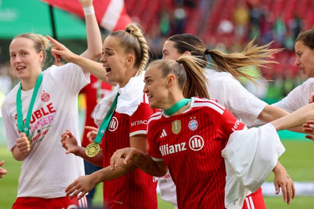 Cologne, Germany 14 May 2026 46 DFB Cup Womens Final 2026 VfL Wolfsburg Women vs FC Bayern Munich Women In the picture from left Franziska Kett FCB , Giulia Gwinn FCB and Georgia Stanway FCB Copyright: HMBxMedia MadeleinexFantini