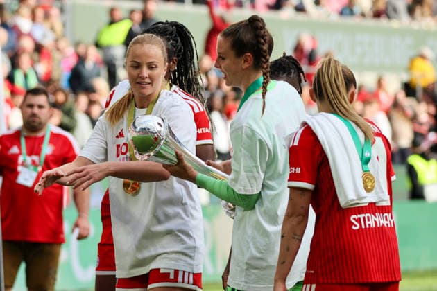 Cologne, Germany 14 May 2026 46 DFB Cup Womens Final 2026 VfL Wolfsburg Women vs FC Bayern Munich Women In the picture from left Glodis Perla Viggosdottir FCB and goalkeeper Ena Mahmutovic FCB Copyright: HMBxMedia MadeleinexFantini