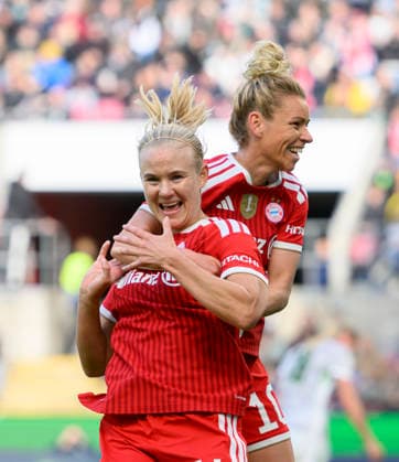 Cheering Pernille HARDER M after her goal to 0 2, with Linda DALLMANN r M DFB Pokal der Frauen Finale 2026, VfL Wolfsburg WOB FC Bayern Muenchen M 0 4, am 14 05 2026 in Koeln Germany DFB regulations prohibit any use of photographs as image sequences and or quasi video Â
