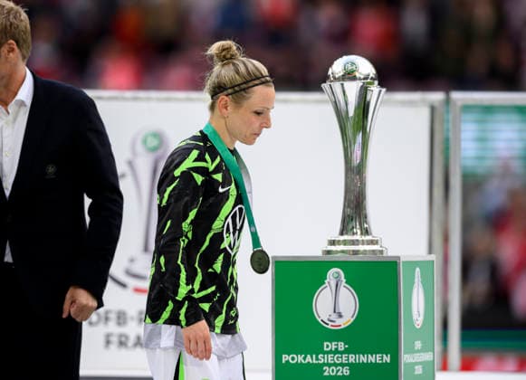 Presentation ceremony, Svenja HUTH WOB passes DFB Pokal DFB Pokal der Frauen Finale 2026, VfL Wolfsburg WOB FC Bayern Muenchen M 0 4, am 14 05 2026 in Koeln Germany DFB regulations prohibit any use of photographs as image sequences and or quasi video Â