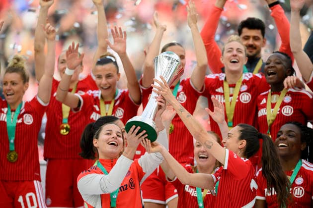 Award ceremony, cheering l r Lena OBERDORF M , Natalia PADILLA BIDAS M with the trophy DFB Pokal der Frauen Finale 2026, VfL Wolfsburg WOB FC Bayern Muenchen M 0 4, am 14 05 2026 in Koeln Germany DFB regulations prohibit any use of photographs as image sequences and or quasi video Â
