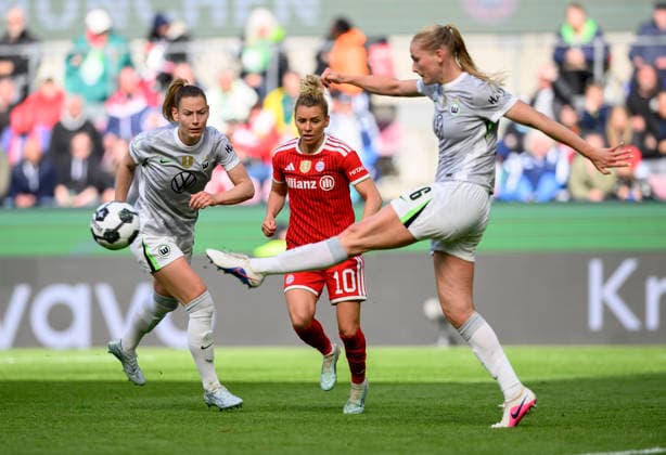 l r Sarai LINDER WOB , Linda DALLMANN M , Camilla KUEVER KÜVER WOB action, duel DFB Pokal der Frauen Finale 2026, VfL Wolfsburg WOB FC Bayern Muenchen M 0 4, am 14 05 2026 in Koeln Germany DFB regulations prohibit any use of photographs as image sequences and or quasi video Â