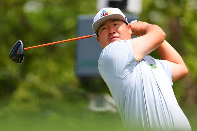 NEWTON SQUARE, PA - MAY 14: Sungjae IM of the Republic of Korea tees off at the tenth tee during round 1 of the 2026 PGA, Golf Herren Championship on May 14, 2026 at Aronimink Golf Club in Newtown Square, Pennsylvania. (Photo by Rich Graessle Icon Sportswire) GOLF: MAY 14 PGA PGA Championship EDITORIAL USE ONLY Icon260514254781