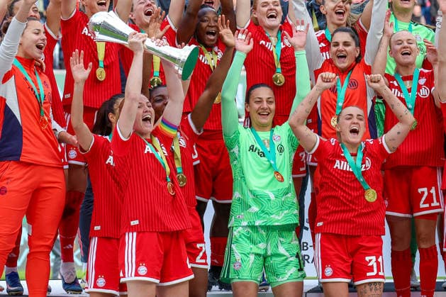 2026 05 14, xsscx, Football, Final DFB Cup Women, VfL Wolfsburg FC Bayern München, Season 2025 2026, Rhein Energie Stadion in Cologne The FC Bayern München team celebrates their victory in the DFB Cup Final with Linda Dallmann FC Bayern München 10 , Glodis Perla Viggosdottir FC Bayern München 4 , Edna Imade FC Bayern München 29 , Maria Luisa Grohs FC Bayern München 1 , Georgia Stanway FC Bayern München 31 , Pernille Harder FC Bayern München 21 , Vanessa Gilles FC Bayern München 2 , Giulia Gwinn FC Bayern München 7 , Franziska Kett FC Bayern München 20 DFB regulations prohibit any use of photographs as image sequences and or quasi video Photo xSandraxScherningxPressefotoKochx Nordrhein Westfalen Germany