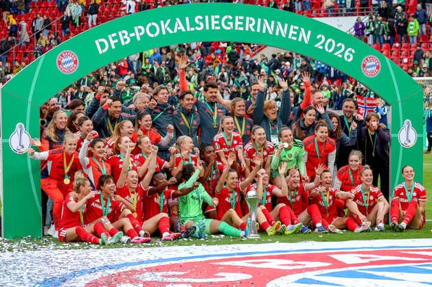 2026 05 14, xsscx, Football, Final DFB Cup Women, VfL Wolfsburg FC Bayern Munich, Season 2025 2026, Rhein Energie Stadium in Cologne The team of FC Bayern Munich at the award ceremony in the DFB Cup Final DFB regulations prohibit any use of photographs as image sequences and or quasi video Photo xSandraxScherningxPressefotoKochx Nordrhein Westfalen Germany