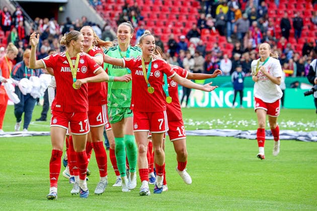 2026 05 14, xsscx, Football, Final DFB Pokal Women, VfL Wolfsburg FC Bayern München, Season 2025 2026, Rhein Energie Stadion in Cologne The FC Bayern München team celebrates their victory in the DFB Pokal Final with Klara Bühl FC Bayern München 17 , Glodis Perla Viggosdottir FC Bayern München 4 , Ena Mahmutovic FC Bayern München 32 , Giulia Gwinn FC Bayern München 7 , Momoko Tanikawa FC Bayern München 18 DFB regulations prohibit any use of photographs as image sequences and or quasi video Photo xSandraxScherningxPressefotoKochx Nordrhein Westfalen Germany
