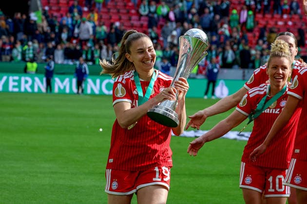 2026 05 14, xsscx, Football, Final DFB Cup Women, VfL Wolfsburg FC Bayern Munich, Season 2025 2026, Rhein Energie Stadium in Cologne The FC Bayern Munich team celebrates their victory in the DFB Cup Final with Katharina Naschenweng FC Bayern Munich 19 , Linda Dallmann FC Bayern Munich 10 DFB regulations prohibit any use of photographs as image sequences and or quasi video Photo xSandraxScherningxPressefotoKochx Nordrhein Westfalen Germany
