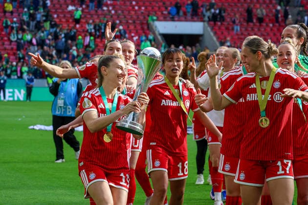 2026 05 14, xsscx, Football, Final DFB Cup Women, VfL Wolfsburg FC Bayern Munich, Season 2025 2026, Rhein Energie Stadium in Cologne The FC Bayern Munich team celebrates their victory in the DFB Cup final with Katharina Naschenweng FC Bayern Munich 19 , Momoko Tanikawa FC Bayern Munich 18 , Klara Bühl FC Bayern Munich 17 DFB regulations prohibit any use of photographs as image sequences and or quasi video Photo xSandraxScherningxPressefotoKochx Nordrhein Westfalen Germany