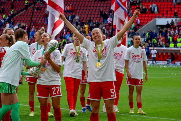 2026 05 14, xsscx, Football, Final DFB Cup Women, VfL Wolfsburg FC Bayern Munich, Season 2025 2026, Rhein Energie Stadium in Cologne The FC Bayern Munich team celebrates their victory in the DFB Cup Final with Ena Mahmutovic FC Bayern Munich 32 , Arianna Caruso FC Bayern Munich 27 , Magdalena Eriksson FC Bayern Munich 5 DFB regulations prohibit any use of photographs as image sequences and or quasi video Photo xSandraxScherningxPressefotoKochx Nordrhein Westfalen Germany