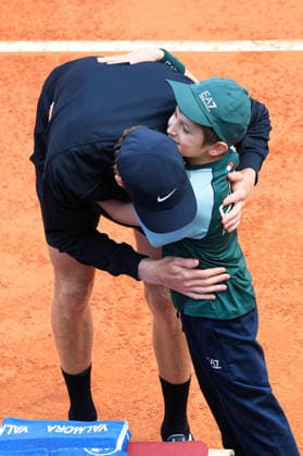 TENNIS - Internazionali di Tennis - Internazionali BNL d Italia Photo by IPA ABACAPRESS.COM84699071 - the little boy who came along with Sinner into the court asked him to hug him and Jannik did it during Internazionali BNL d Italia, International Tennis match in Rome, Italy, May 14 2026 Rome Italy  Copyright: xIPAxSport ABACAx