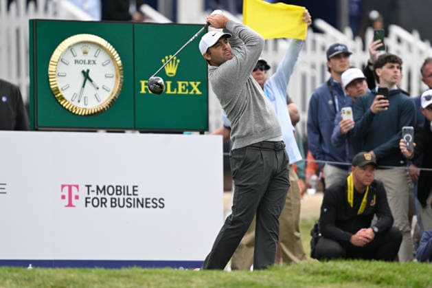 NEWTON SQUARE, PA - MAY 14: Scottie Scheffler of United States of America hits the ball during round one of the 2026 PGA, Golf Herren Championship on May 14th, 2026 at Aronimink Golf Club in Newtown Square, PA.(Photo by Terence Lewis Icon Sportswire) GOLF: MAY 14 PGA PGA Championship EDITORIAL USE ONLY Icon260514046