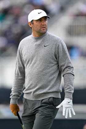NEWTON SQUARE, PA - MAY 14: Scottie Scheffler of United States of America during round one of the 2026 PGA, Golf Herren Championship on May 14th, 2026 at Aronimink Golf Club in Newtown Square, PA.(Photo by Terence Lewis Icon Sportswire) GOLF: MAY 14 PGA PGA Championship EDITORIAL USE ONLY Icon260514049