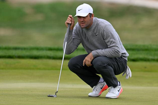 NEWTON SQUARE, PA - MAY 14: Scottie Scheffler of United States of America lines up his shot during round one of the 2026 PGA, Golf Herren Championship on May 14th, 2026 at Aronimink Golf Club in Newtown Square, PA.(Photo by Terence Lewis Icon Sportswire) GOLF: MAY 14 PGA PGA Championship EDITORIAL USE ONLY Icon260514052