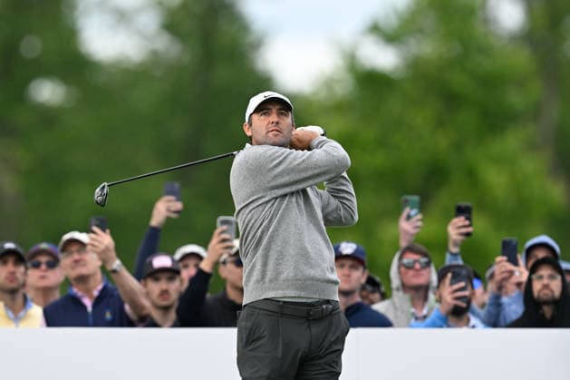 NEWTON SQUARE, PA - MAY 14: Scottie Scheffler of United States of America hits the ball during round one of the 2026 PGA, Golf Herren Championship on May 14th, 2026 at Aronimink Golf Club in Newtown Square, PA.(Photo by Terence Lewis Icon Sportswire) GOLF: MAY 14 PGA PGA Championship EDITORIAL USE ONLY Icon260514056