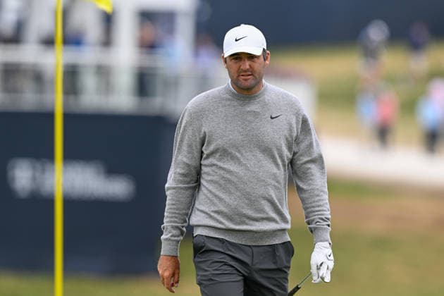 NEWTON SQUARE, PA - MAY 14: Scottie Scheffler of United States of America reacts during round one of the 2026 PGA, Golf Herren Championship on May 14th, 2026 at Aronimink Golf Club in Newtown Square, PA.(Photo by Terence Lewis Icon Sportswire) GOLF: MAY 14 PGA PGA Championship EDITORIAL USE ONLY Icon260514066