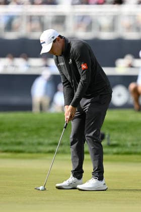 NEWTON SQUARE, PA - MAY 14: Matt Fitzpatrick of England hits the ball during round one of the 2026 PGA, Golf Herren Championship on May 14th, 2026 at Aronimink Golf Club in Newtown Square, PA.(Photo by Terence Lewis Icon Sportswire) GOLF: MAY 14 PGA PGA Championship EDITORIAL USE ONLY Icon260514090