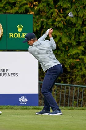 NEWTON SQUARE, PA - MAY 14: Justin Rose of England hits the ball during round one of the 2026 PGA, Golf Herren Championship on May 14th, 2026 at Aronimink Golf Club in Newtown Square, PA.(Photo by Terence Lewis Icon Sportswire) GOLF: MAY 14 PGA PGA Championship EDITORIAL USE ONLY Icon260514091