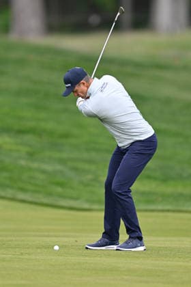 NEWTON SQUARE, PA - MAY 14: Justin Rose of England hits the ball during round one of the 2026 PGA, Golf Herren Championship on May 14th, 2026 at Aronimink Golf Club in Newtown Square, PA.(Photo by Terence Lewis Icon Sportswire) GOLF: MAY 14 PGA PGA Championship EDITORIAL USE ONLY Icon260514097