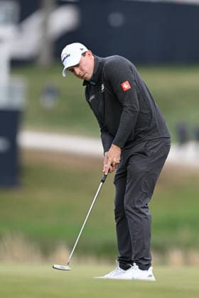 NEWTON SQUARE, PA - MAY 14: Matt Fitzpatrick of England hits the ball during round one of the 2026 PGA, Golf Herren Championship on May 14th, 2026 at Aronimink Golf Club in Newtown Square, PA.(Photo by Terence Lewis Icon Sportswire) GOLF: MAY 14 PGA PGA Championship EDITORIAL USE ONLY Icon260514102