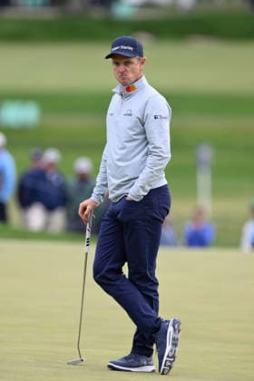 NEWTON SQUARE, PA - MAY 14: Justin Rose of England waits for play to begin during round one of the 2026 PGA, Golf Herren Championship on May 14th, 2026 at Aronimink Golf Club in Newtown Square, PA.(Photo by Terence Lewis Icon Sportswire) GOLF: MAY 14 PGA PGA Championship EDITORIAL USE ONLY Icon260514111