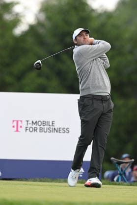 NEWTON SQUARE, PA - MAY 14: Scottie Scheffler of United States of America hits the ball during round one of the 2026 PGA, Golf Herren Championship on May 14th, 2026 at Aronimink Golf Club in Newtown Square, PA.(Photo by Terence Lewis Icon Sportswire) GOLF: MAY 14 PGA PGA Championship EDITORIAL USE ONLY Icon260514128