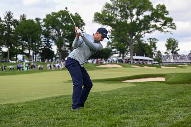 NEWTON SQUARE, PA - MAY 14: Justin Rose of England hits the ball in the bunker during round one of the 2026 PGA, Golf Herren Championship on May 14th, 2026 at Aronimink Golf Club in Newtown Square, PA.(Photo by Terence Lewis Icon Sportswire) GOLF: MAY 14 PGA PGA Championship EDITORIAL USE ONLY Icon260514134
