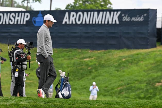NEWTON SQUARE, PA - MAY 14: Scottie Schefler of United State of America is shown with PGA, Golf Herren signage during round one of the 2026 PGA Championship on May 14th, 2026 at Aronimink Golf Club in Newtown Square, PA.(Photo by Terence Lewis Icon Sportswire) GOLF: MAY 14 PGA PGA Championship EDITORIAL USE ONLY Icon260514142