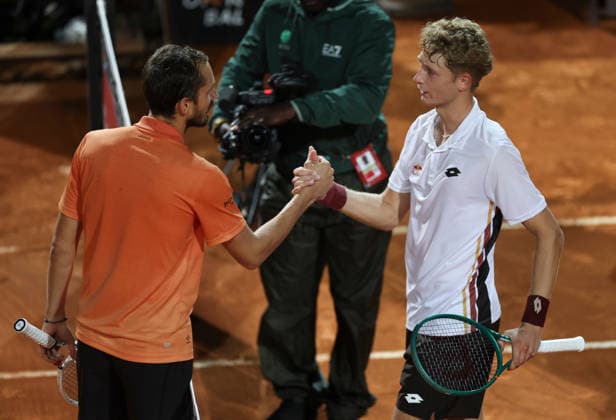 (260515) -- ROME, May 15, 2026 -- Martin Landaluce (R) of Spain and Daniil Medvedev of Russia shake hands after their men s singles quarterfinal match at the ATP, Tennis Herren Italian Open in Rome, Italy, May 14, 2026. ) (SP)ITALY-ROME-TENNIS-ATP-MARTIN LANDALUCE VS DANIIL MEDVEDEV LixJing 