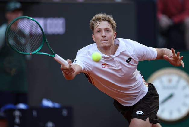 (260515) -- ROME, May 15, 2026 -- Martin Landaluce of Spain hits a return during the men s singles quarterfinal match between Martin Landaluce of Spain and Daniil Medvedev of Russia at the ATP, Tennis Herren Italian Open in Rome, Italy, May 14, 2026. ) (SP)ITALY-ROME-TENNIS-ATP-MARTIN LANDALUCE VS DANIIL MEDVEDEV LixJing 