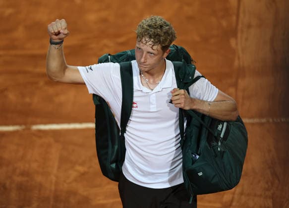 (260515) -- ROME, May 15, 2026 -- Martin Landaluce of Spain gestures as he leaves the court after the men s singles quarterfinal match between Martin Landaluce of Spain and Daniil Medvedev of Russia at the ATP, Tennis Herren Italian Open in Rome, Italy, May 14, 2026. ) (SP)ITALY-ROME-TENNIS-ATP-MARTIN LANDALUCE VS DANIIL MEDVEDEV LixJing 