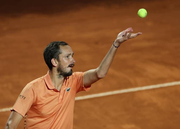 (260515) -- ROME, May 15, 2026 -- Daniil Medvedev of Russia serves during the men s singles quarterfinal match between Martin Landaluce of Spain and Daniil Medvedev of Russia at the ATP, Tennis Herren Italian Open in Rome, Italy, May 14, 2026. ) (SP)ITALY-ROME-TENNIS-ATP-MARTIN LANDALUCE VS DANIIL MEDVEDEV LixJing 