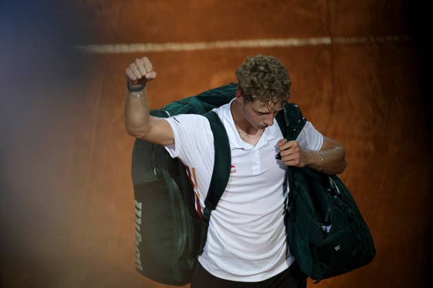 (260515) -- ROME, May 15, 2026 -- Martin Landaluce of Spain gestures as he leaves the court after the men s singles quarterfinal match between Martin Landaluce of Spain and Daniil Medvedev of Russia at the ATP, Tennis Herren Italian Open in Rome, Italy, May 14, 2026. ) (SP)ITALY-ROME-TENNIS-ATP-MARTIN LANDALUCE VS DANIIL MEDVEDEV LixJing 